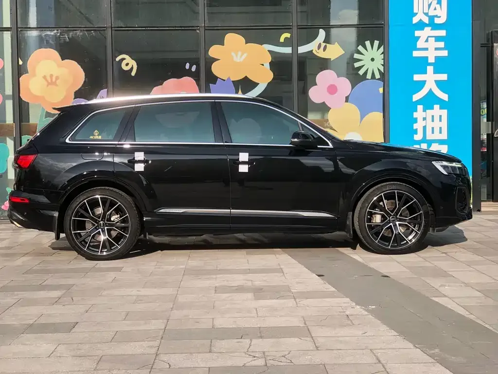Audi Q7 2025 из CN, фото 6