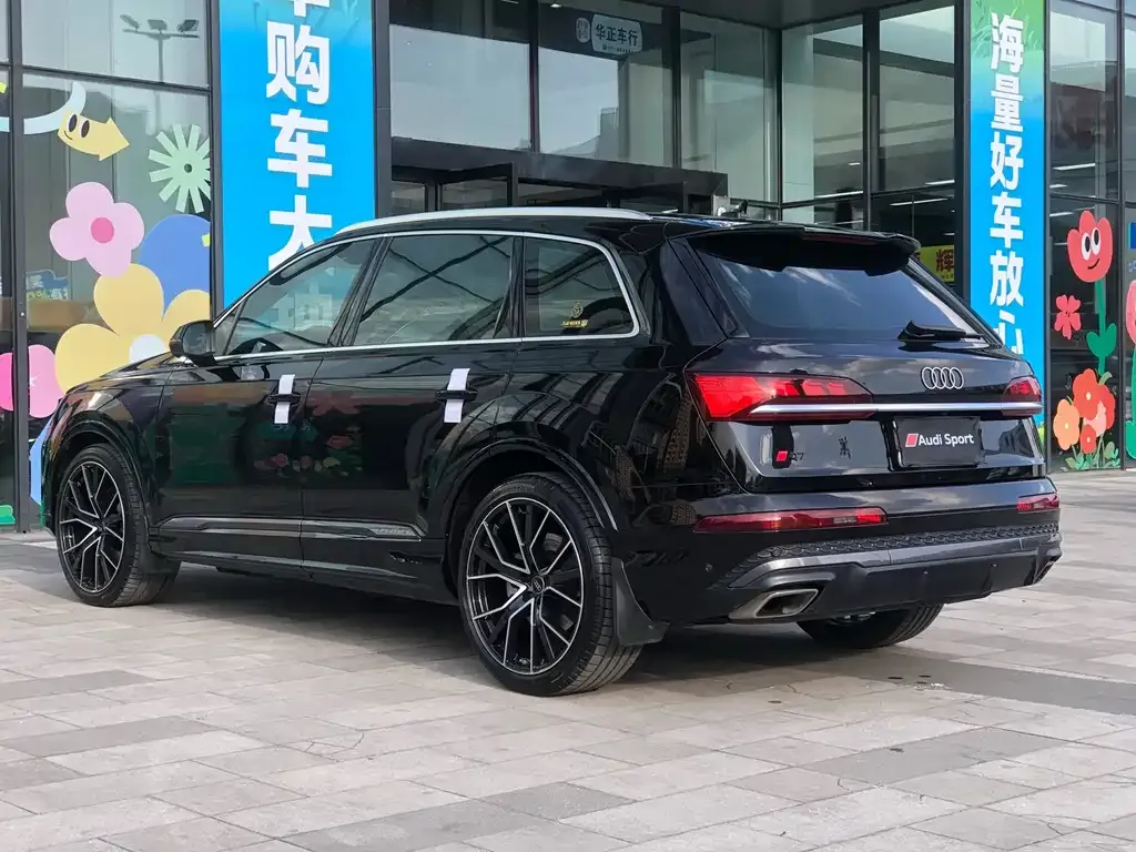 Audi Q7 2025 из CN, фото 7