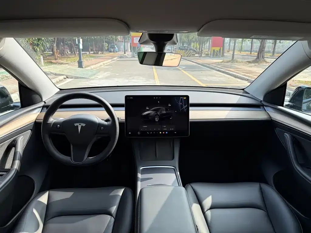 Tesla Model Y — фото 3