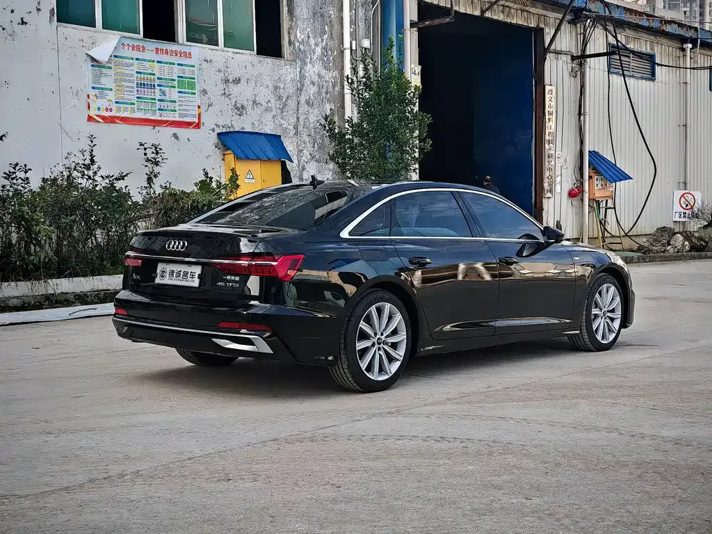 Audi A6L — фото 10