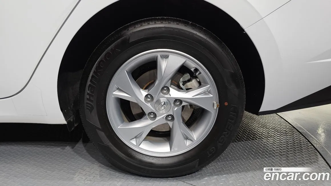 Hyundai AVANTE — фото 2