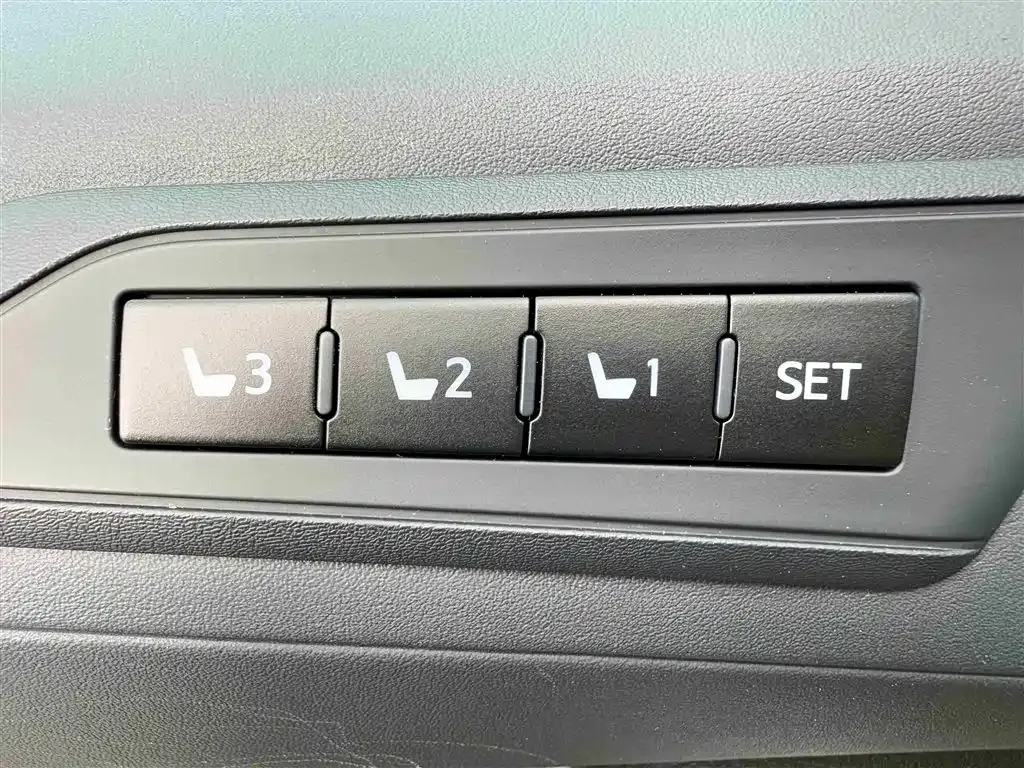 Toyota Vellfire 2023 из CN, фото 9