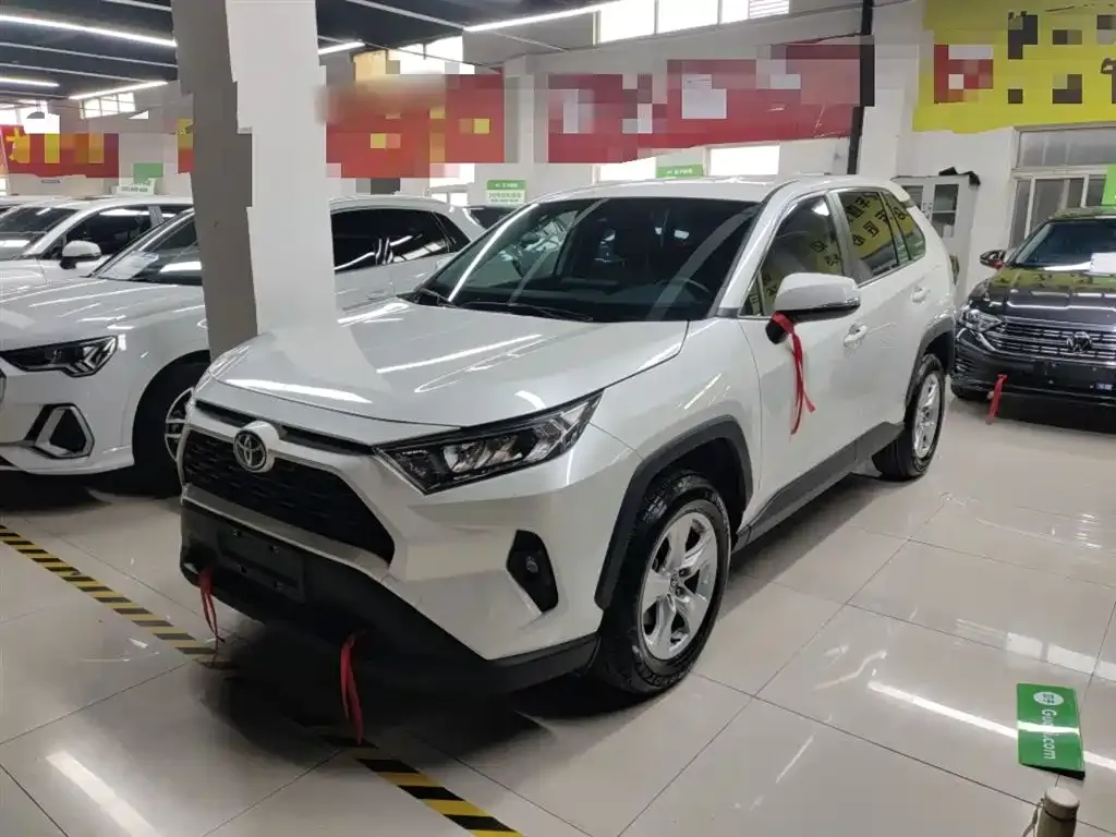Toyota RAV4 — фото 1
