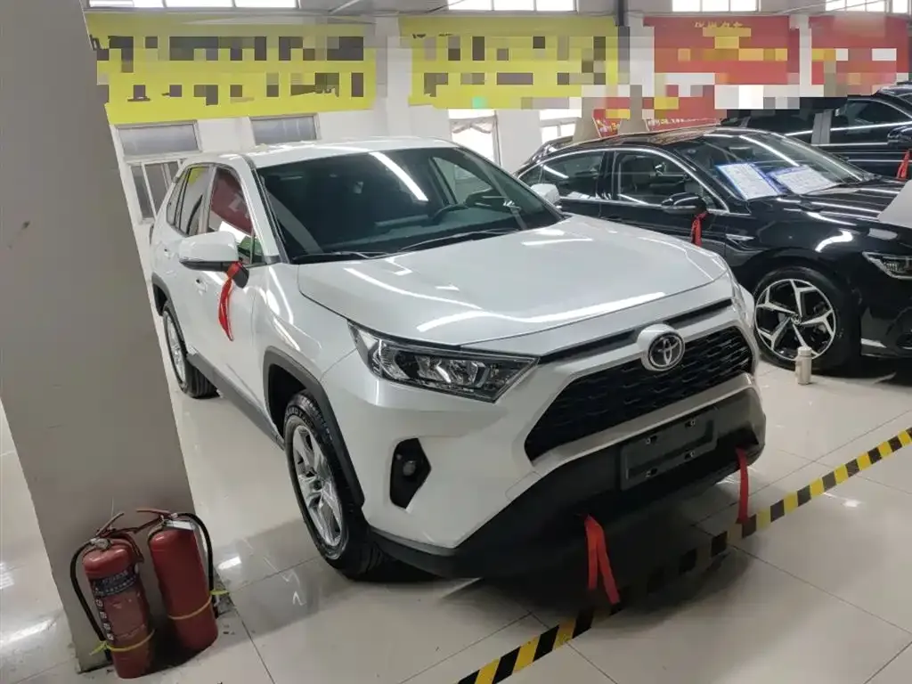 Toyota RAV4 — фото 5