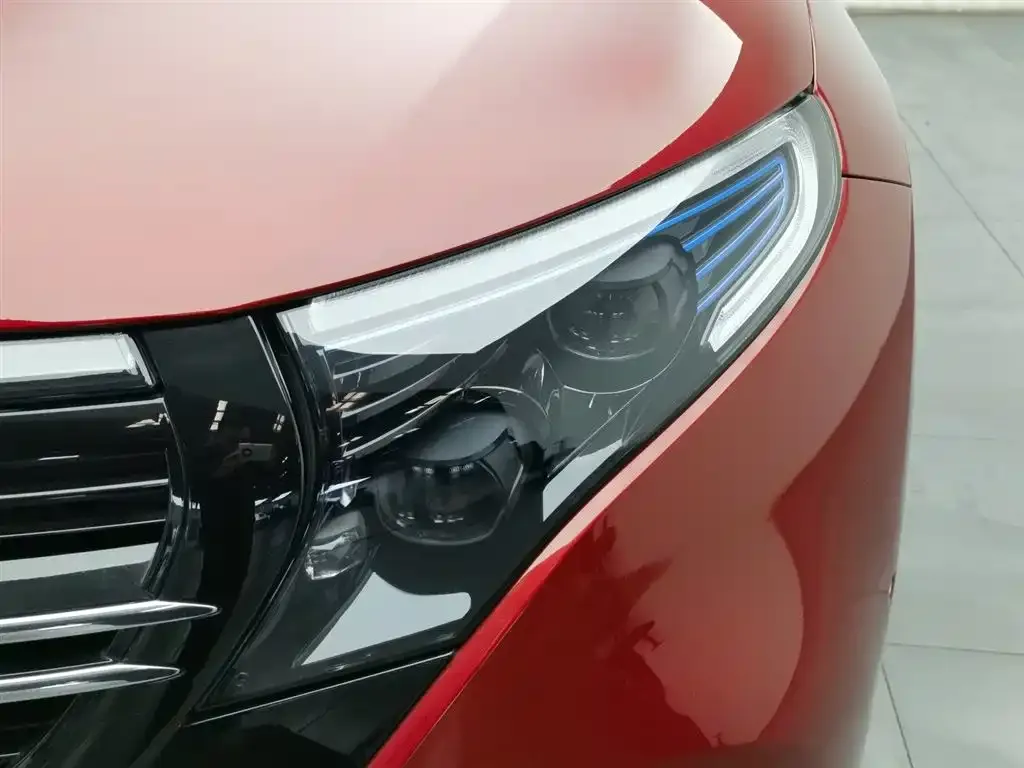 Mercedes-Benz EQC — фото 4