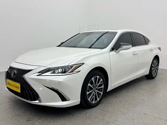 Lexus ES — фото 1