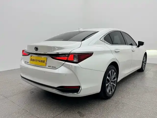 Lexus ES — фото 9