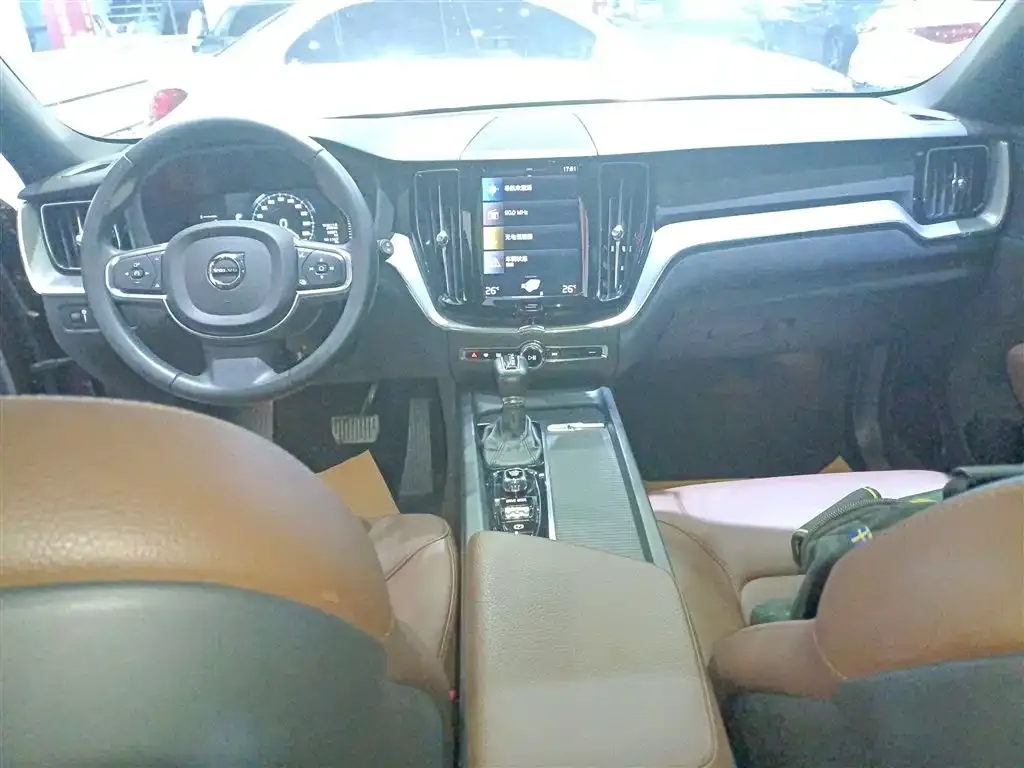Volvo XC60 2021 из CN, фото 9