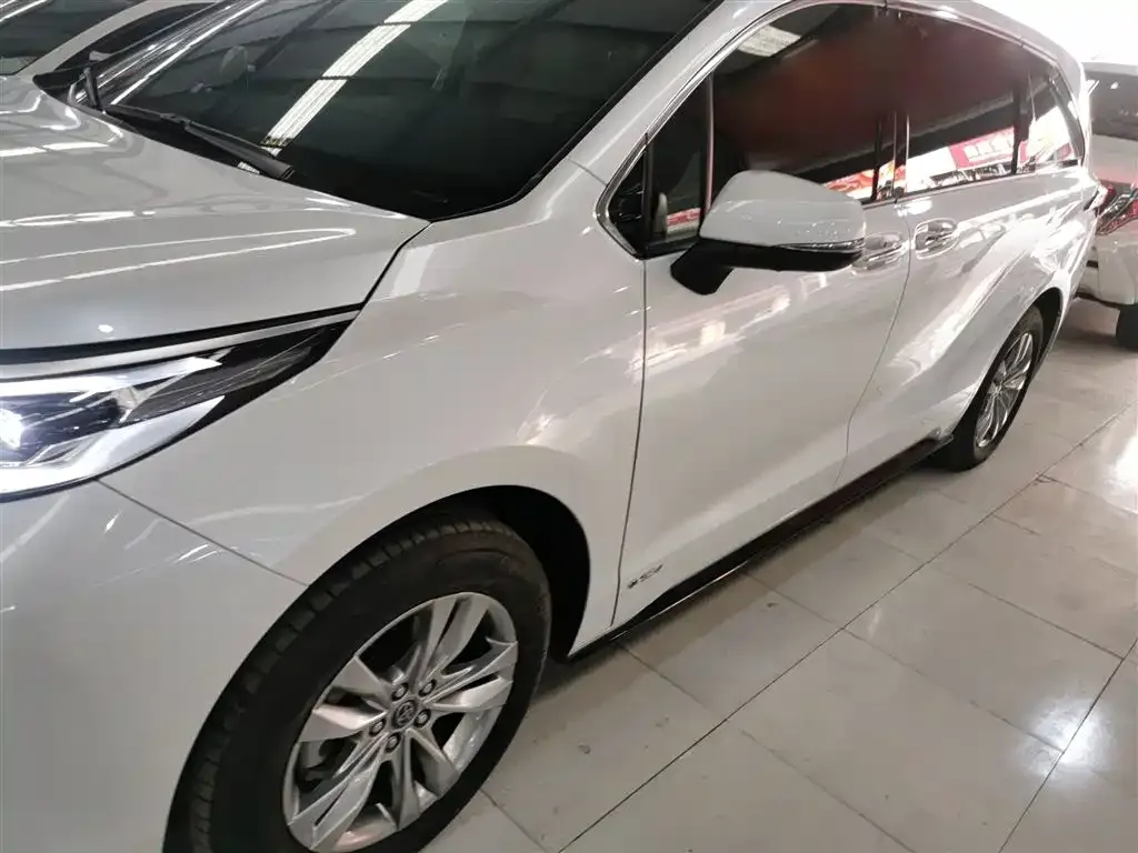 Toyota Sienna 2025 из CN, фото 2