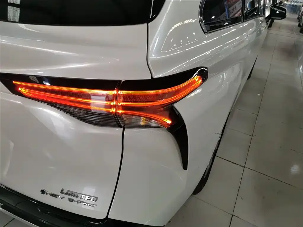 Toyota Sienna 2025 из CN, фото 4