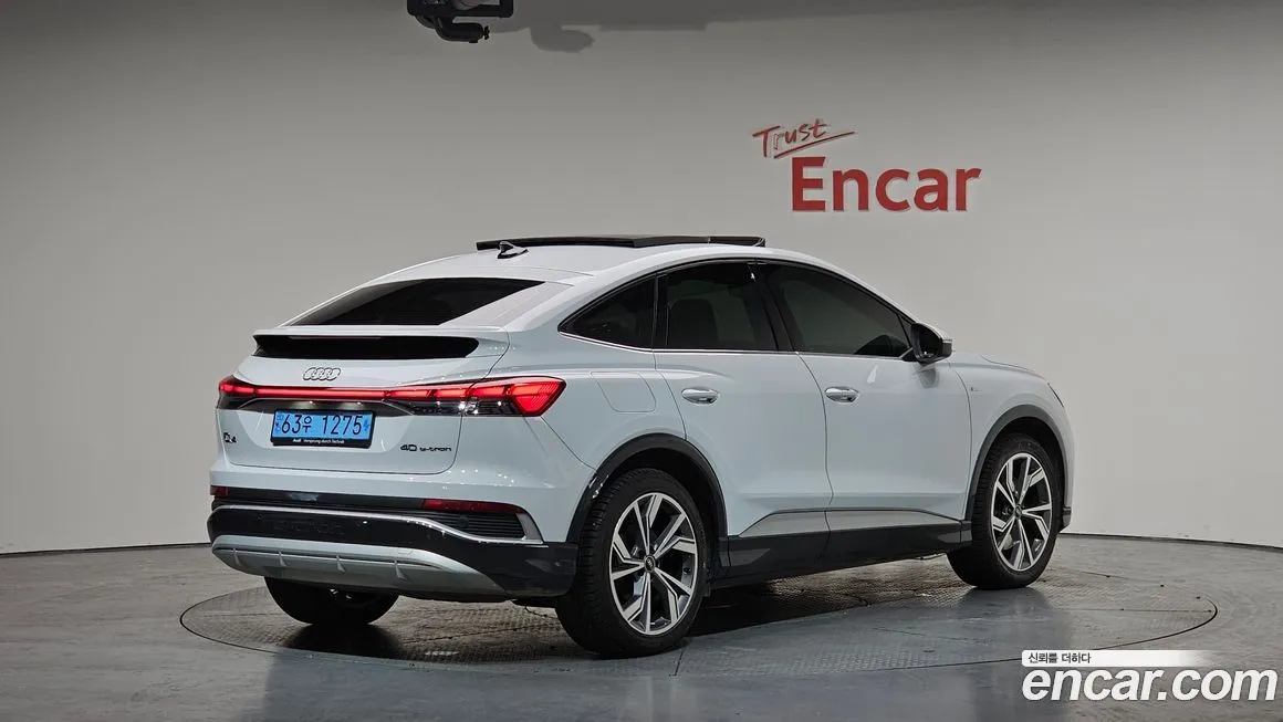 Audi Q4 e-tron — фото 2