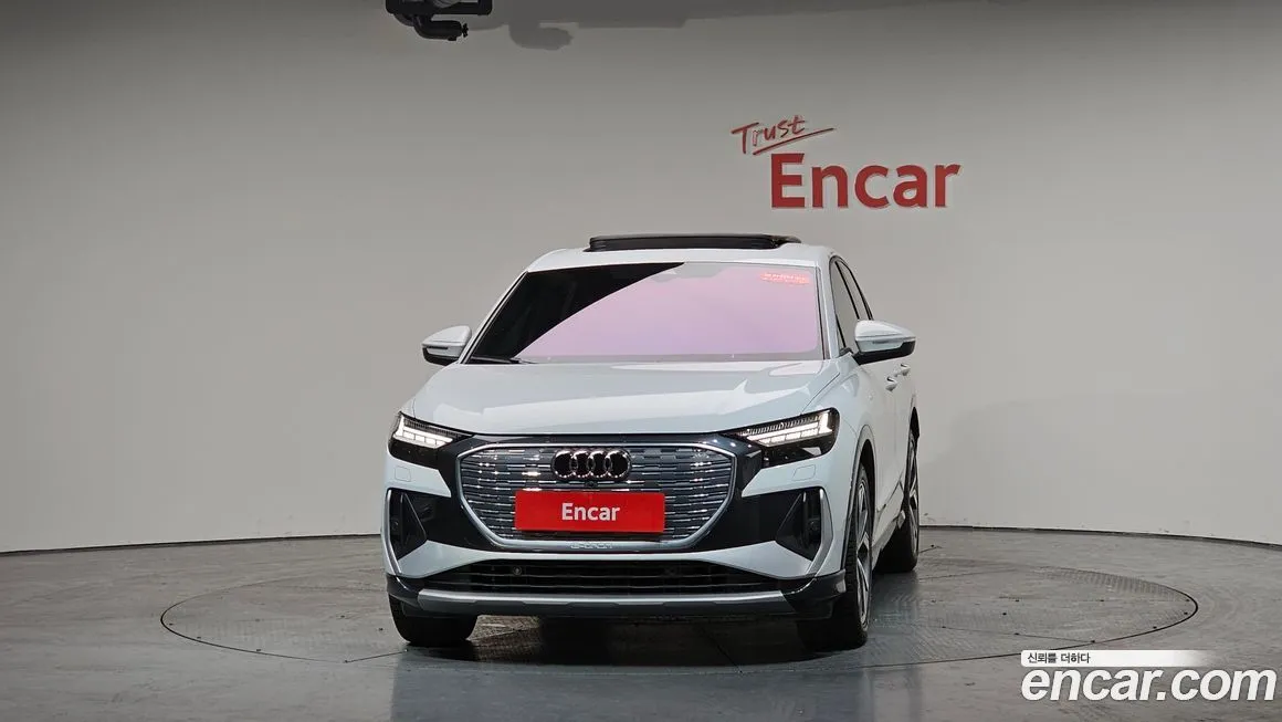 Audi Q4 e-tron — фото 3