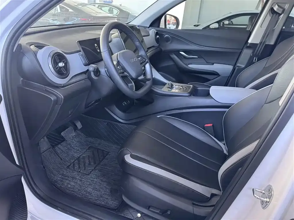 BYD Seal 05 DM-i — фото 10
