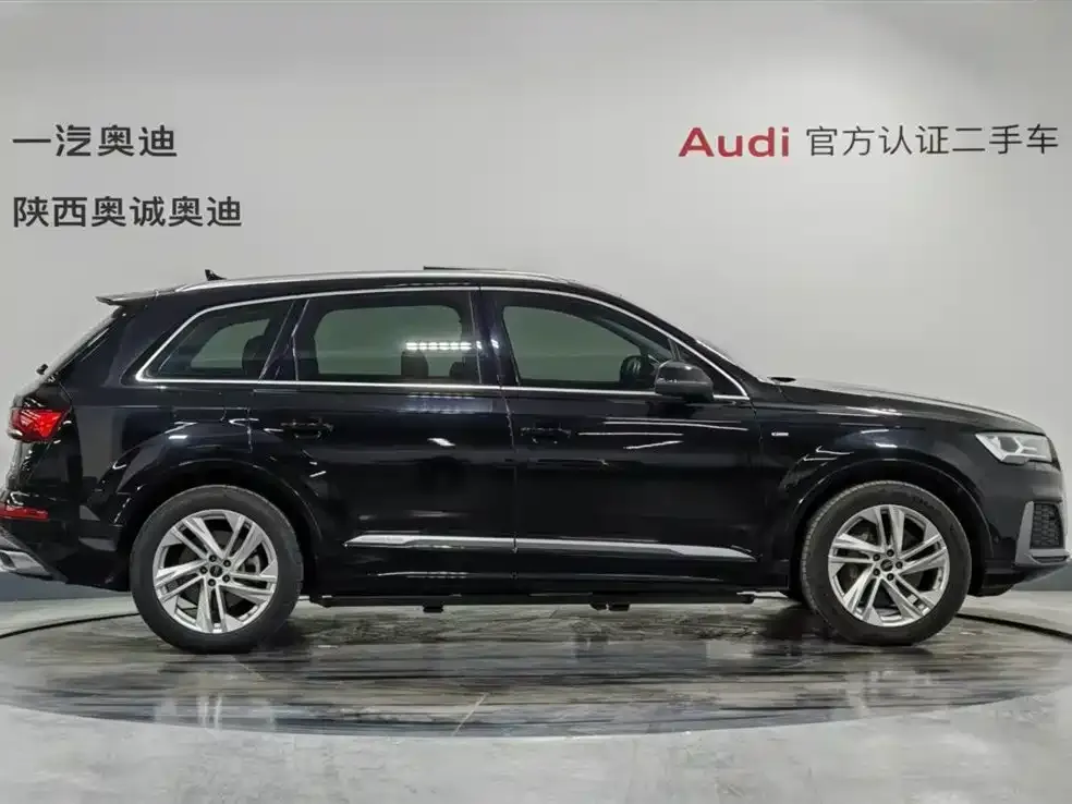 Audi Q7 2023 из CN, фото 4