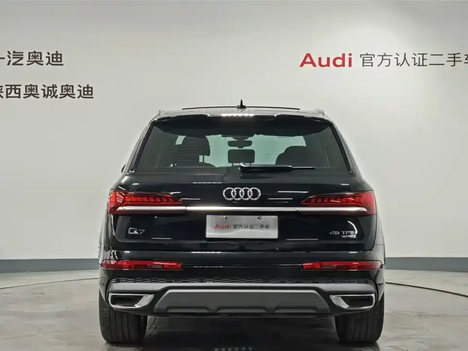 Audi Q7 2023 из CN, фото 2