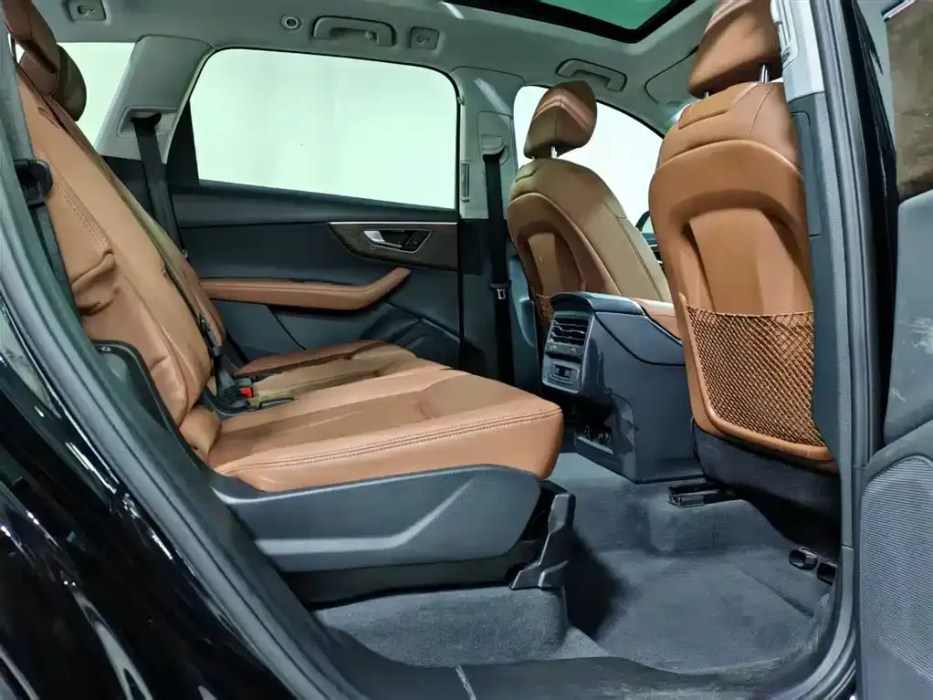 Audi Q7 2023 из CN, фото 9