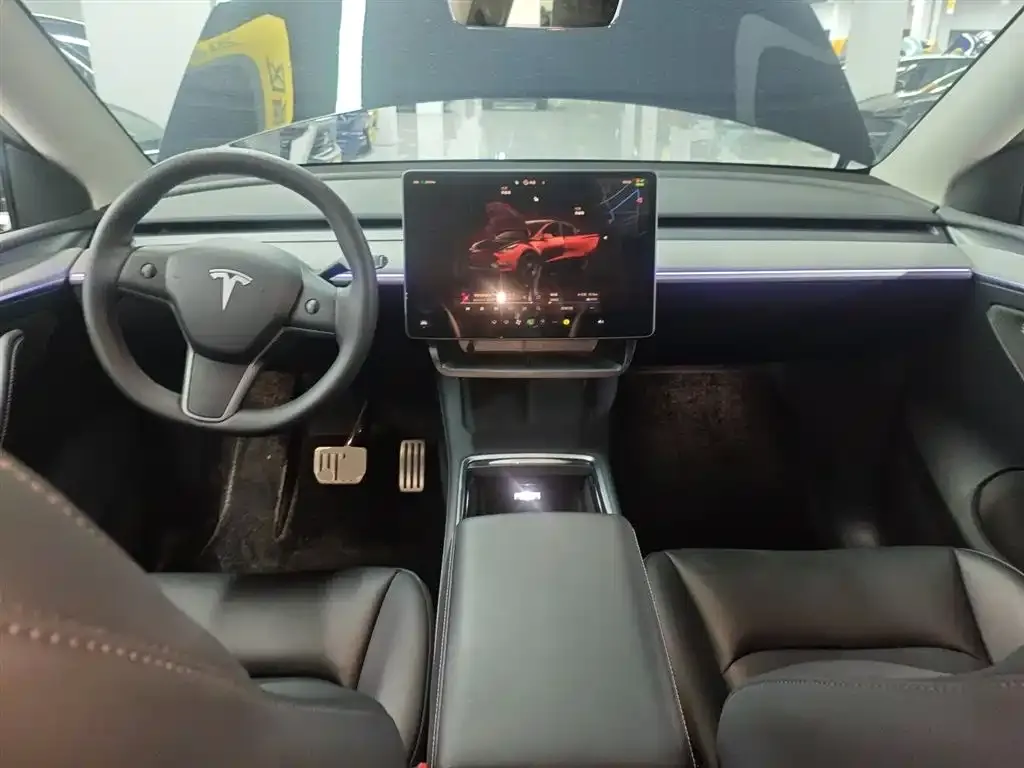 Tesla Model Y — фото 9