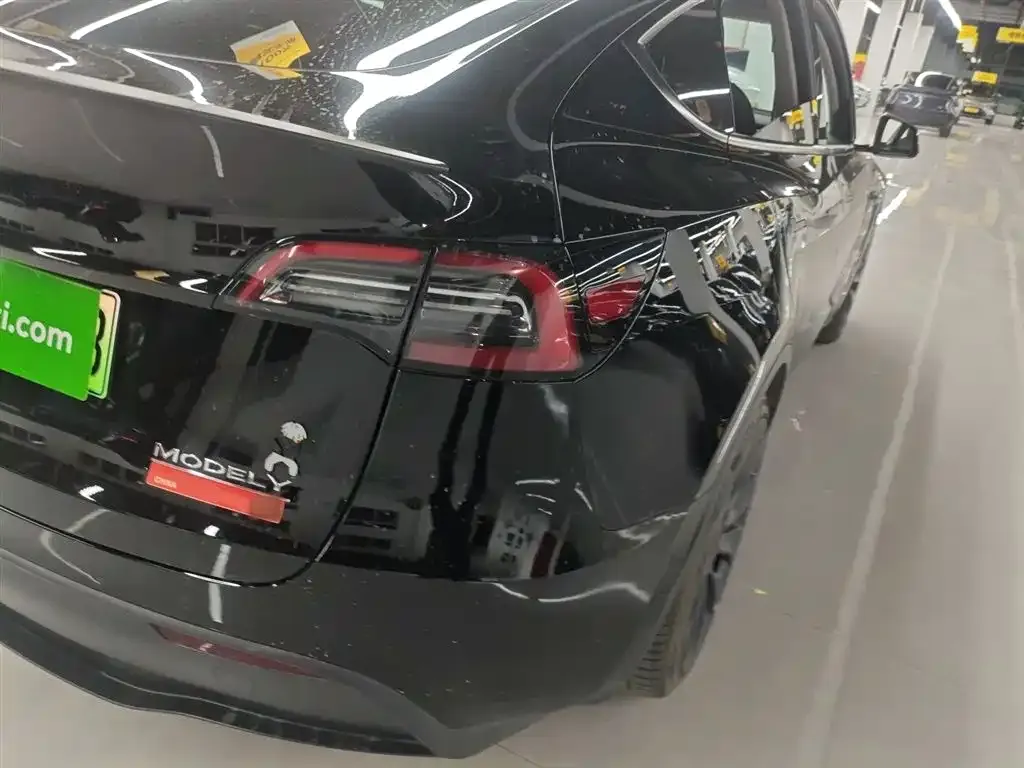 Tesla Model Y — фото 8