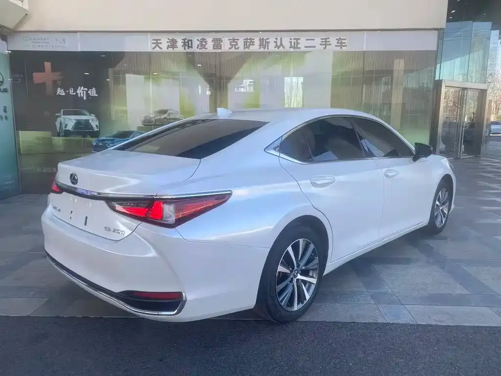Lexus ES — фото 9