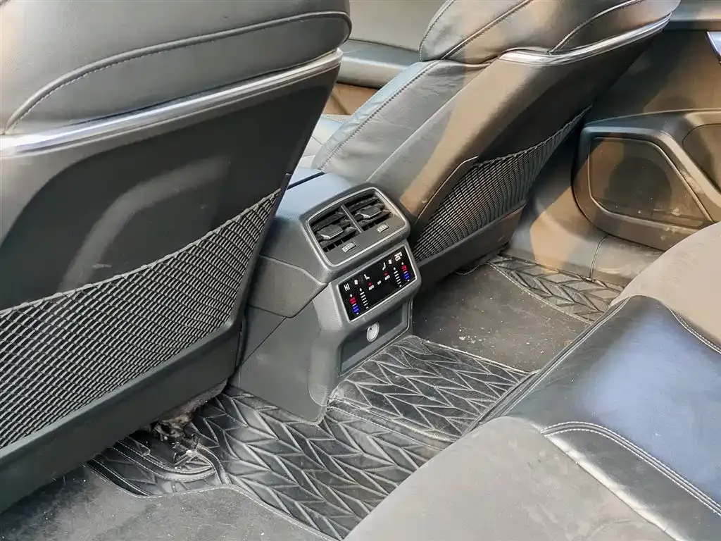 Audi A6L 2021 из CN, фото 4
