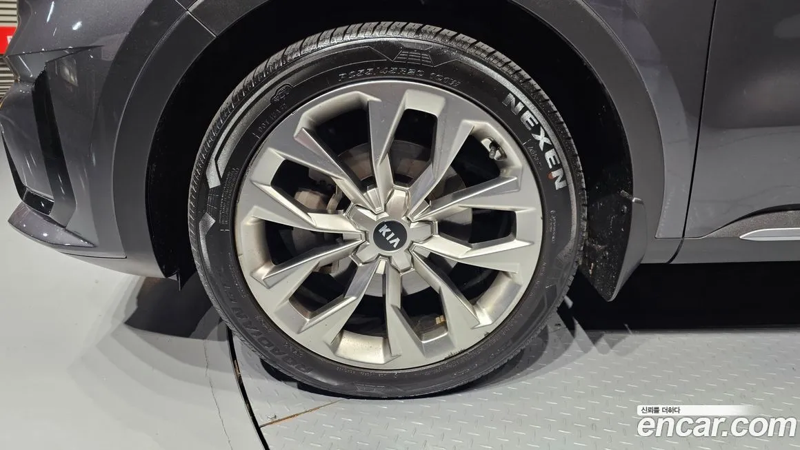 Kia Sorento — фото 7