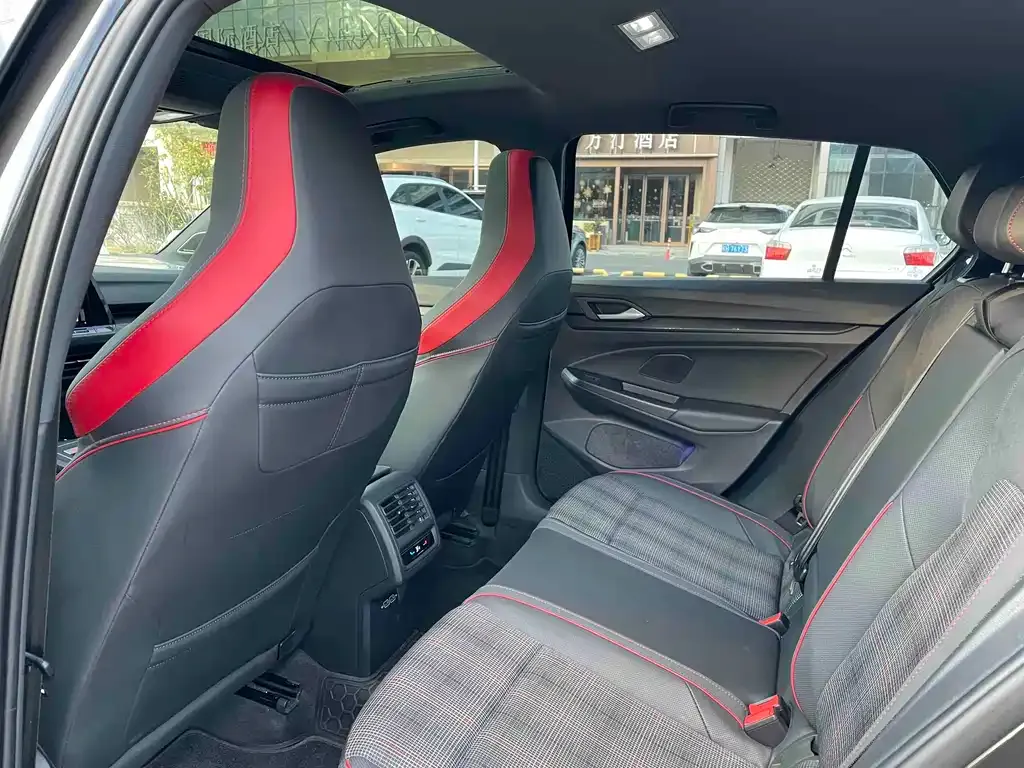 Volkswagen Golf GTI 2023 из CN, фото 5