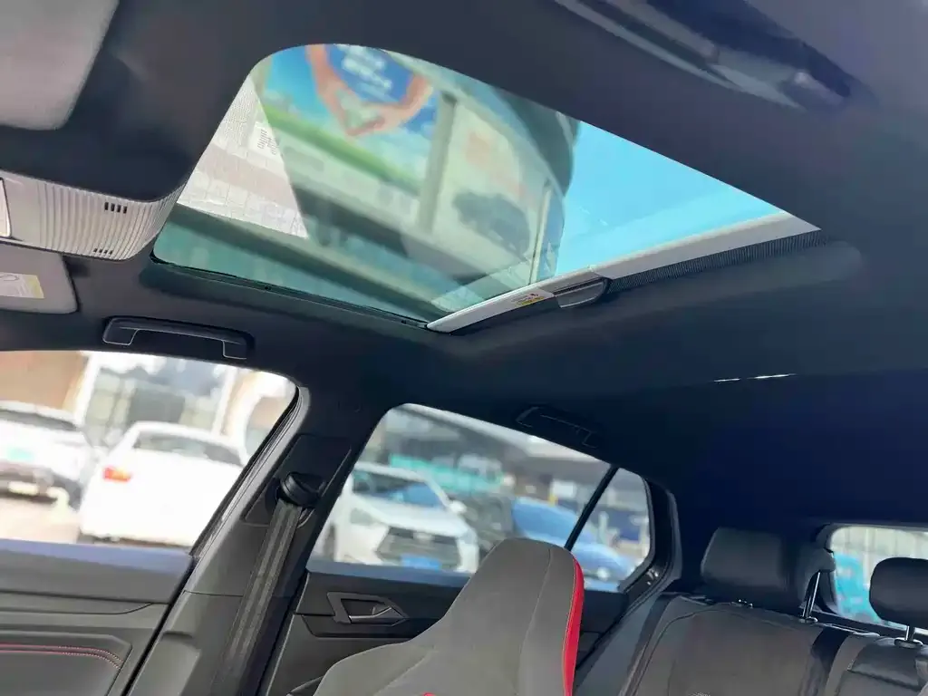 Volkswagen Golf GTI 2023 из CN, фото 2