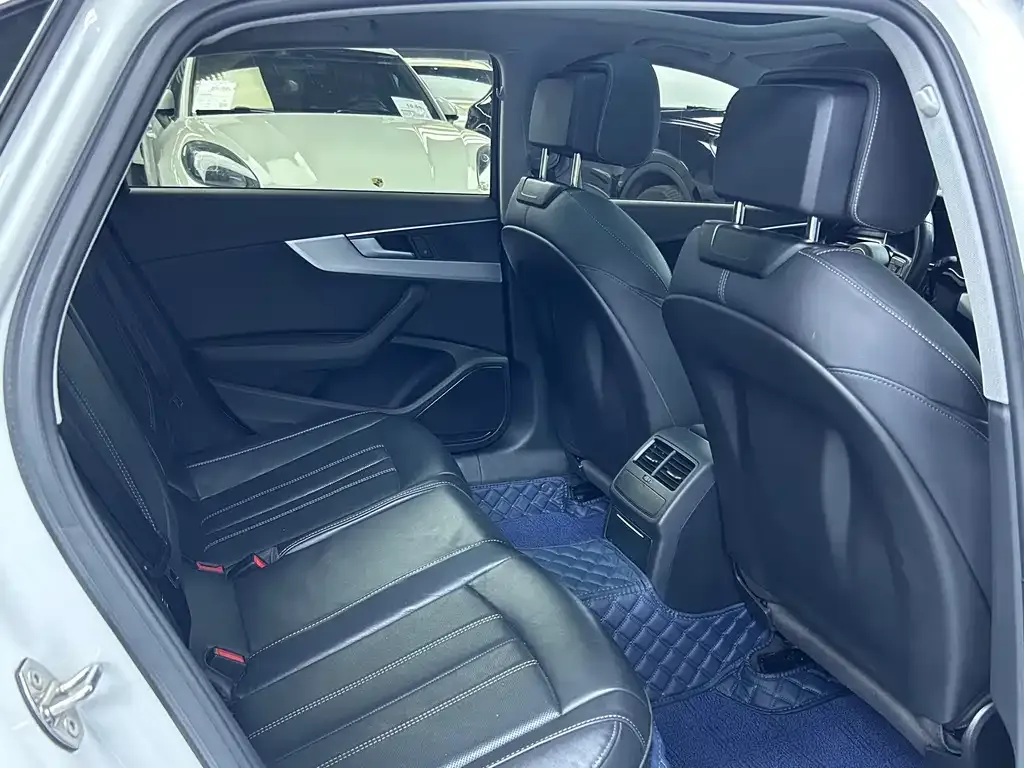 Audi A4L 2022 из CN, фото 6