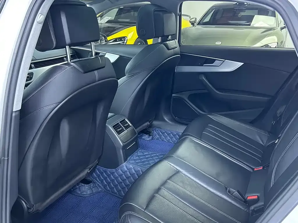 Audi A4L 2022 из CN, фото 7