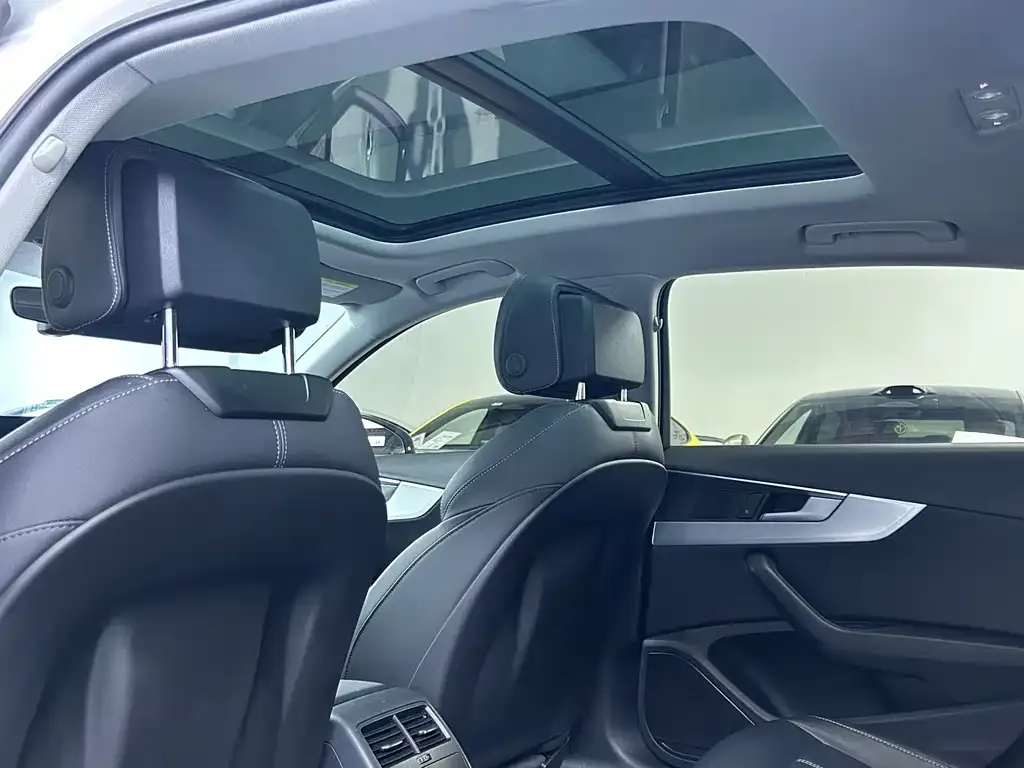 Audi A4L 2022 из CN, фото 4