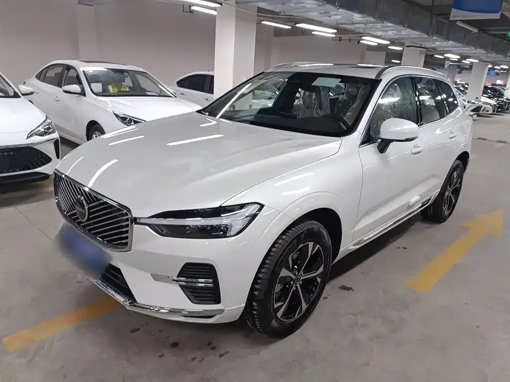 Volvo XC60 — фото 1