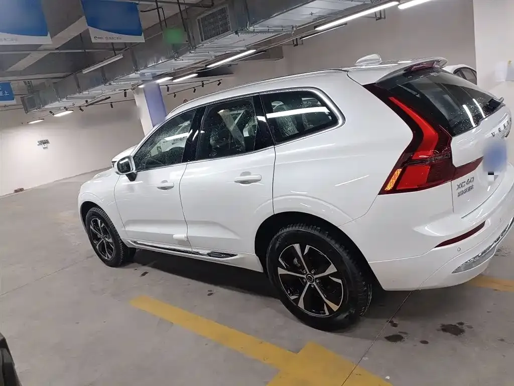 Volvo XC60 — фото 7