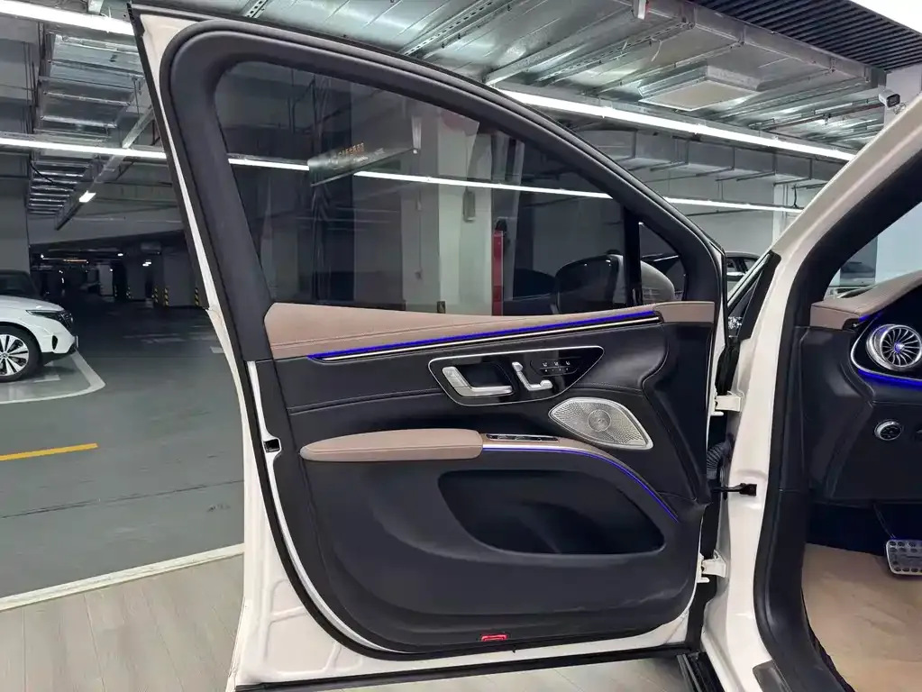 Mercedes-Benz EQS SUV 2023 из CN, фото 8