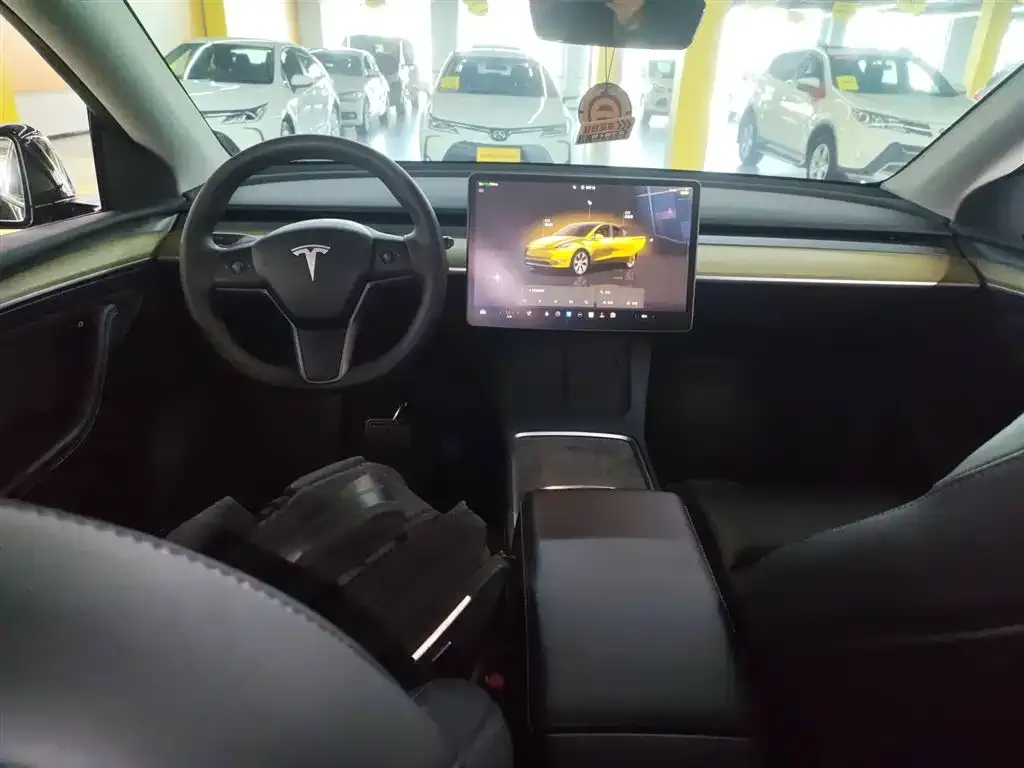 Tesla Model Y — фото 2