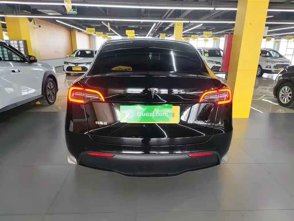 Tesla Model Y — фото 6