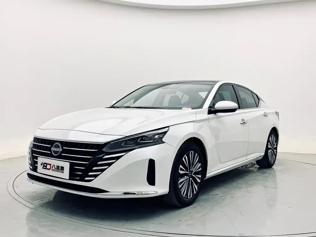 Nissan Teana — фото 1