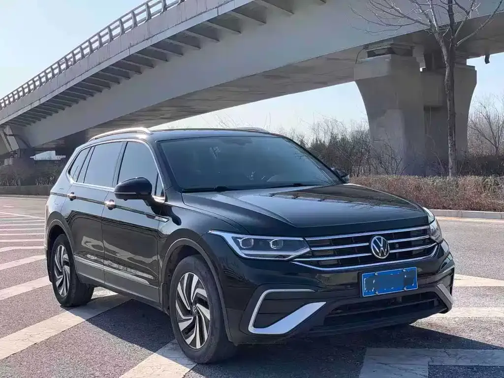 Volkswagen Tiguan L — фото 9