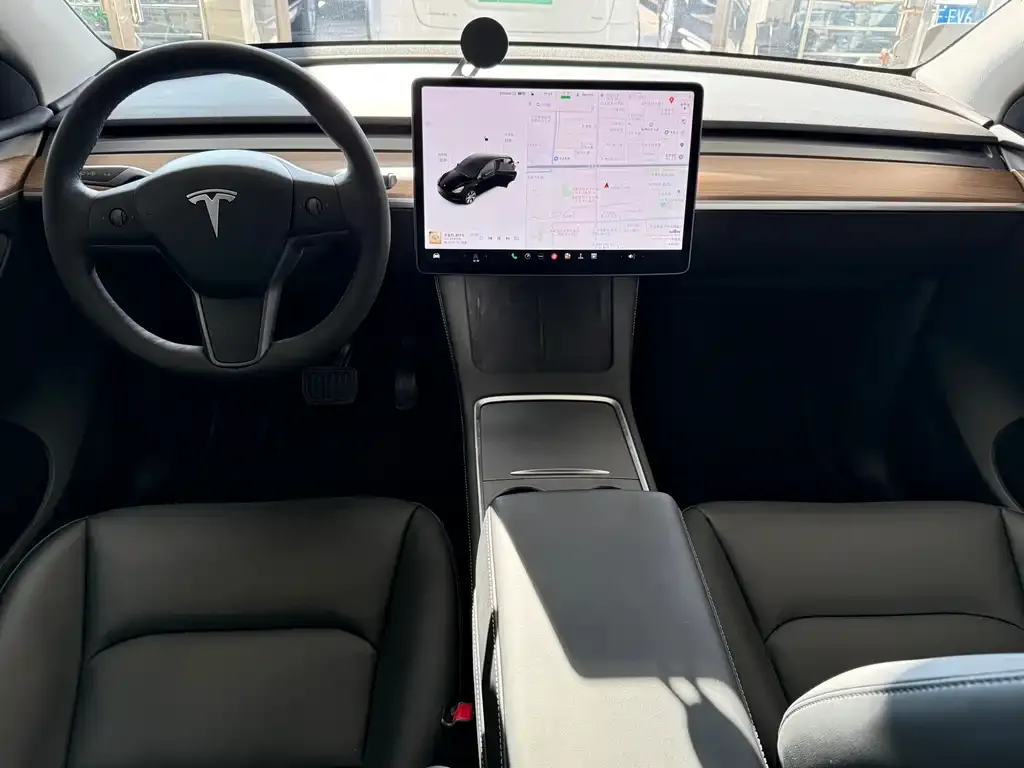 Tesla Model Y — фото 5