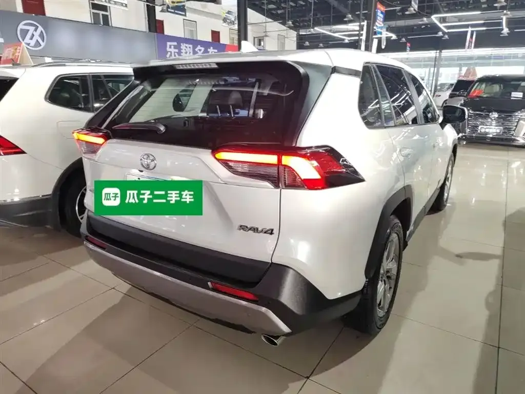 Toyota RAV4 2023 из CN, фото 3
