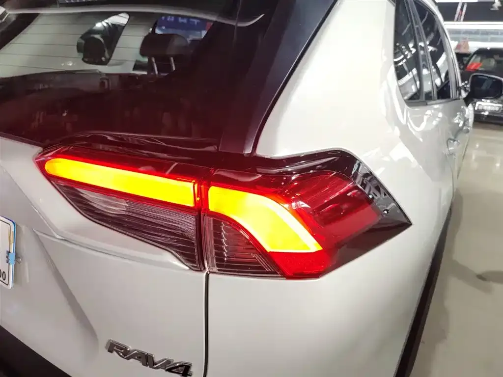 Toyota RAV4 2023 из CN, фото 4