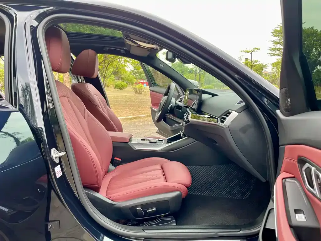 BMW 3 Series 2024 из CN, фото 7