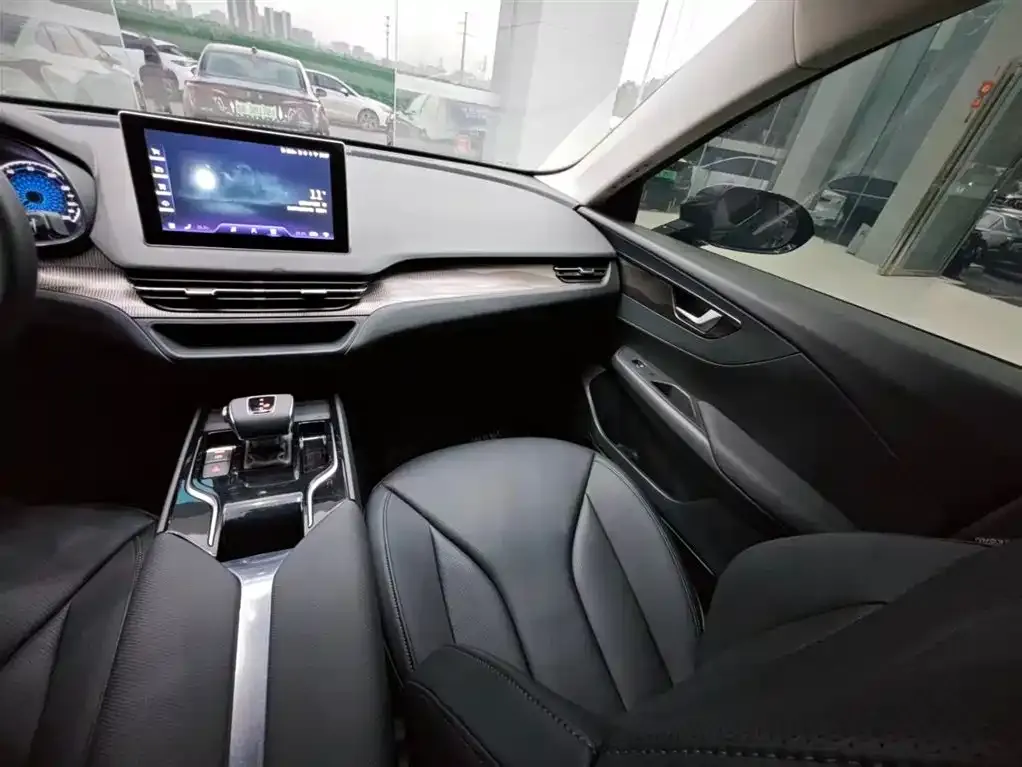 Hongqi E-QM5 — фото 3