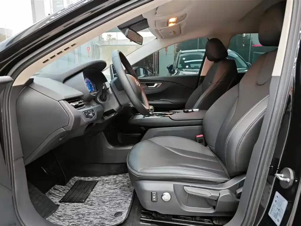Hongqi E-QM5 — фото 2