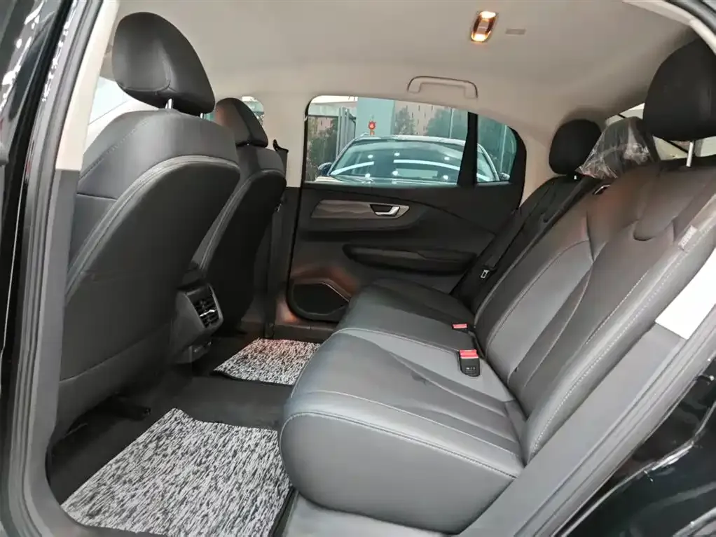 Hongqi E-QM5 — фото 4