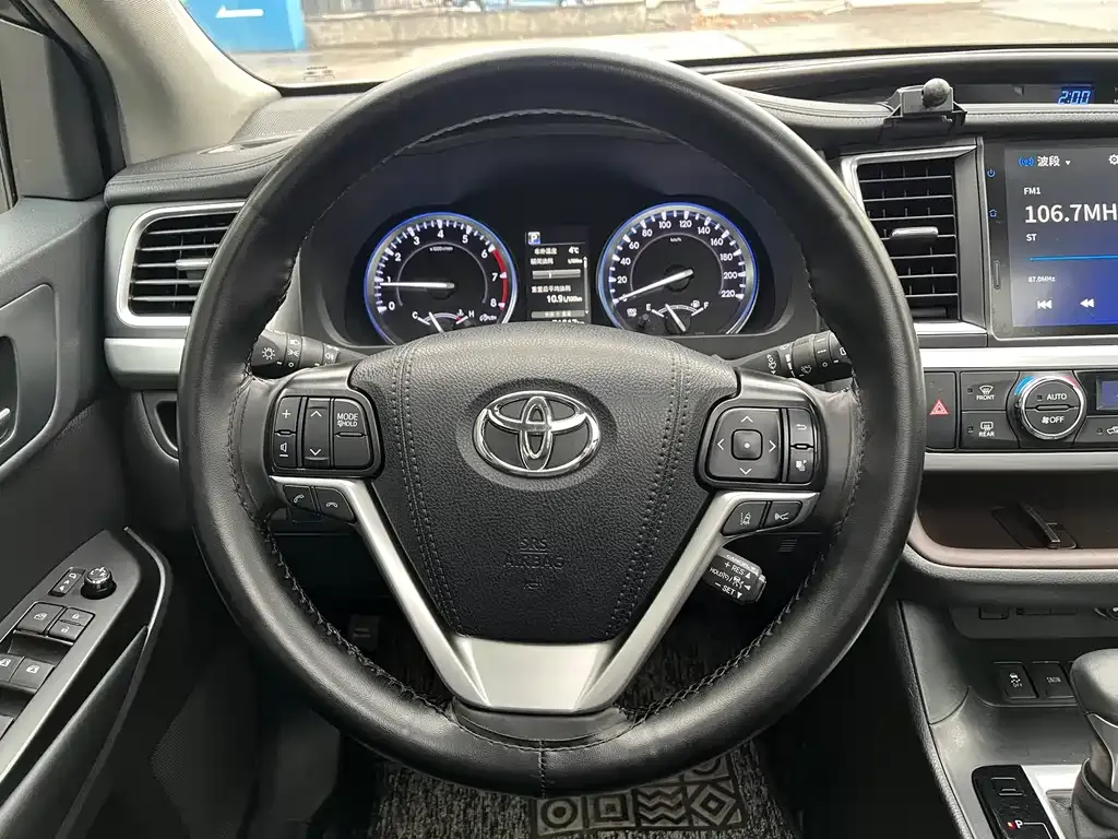 Toyota Highlander — фото 10
