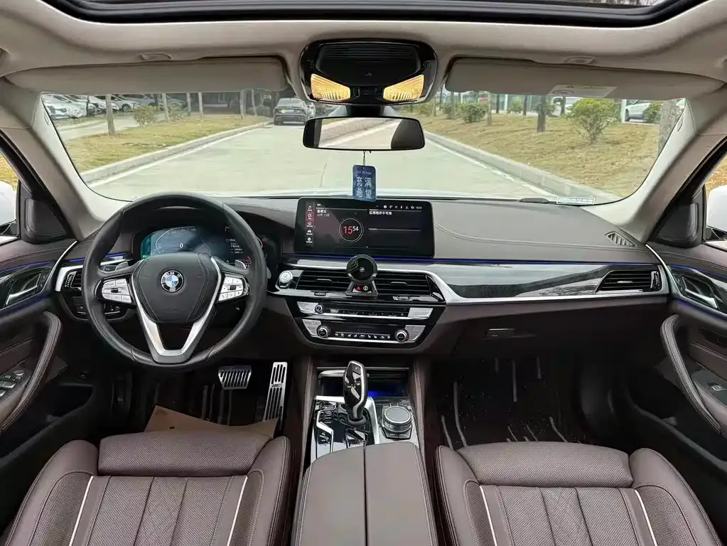 BMW 5 Series 2021 из CN, фото 3