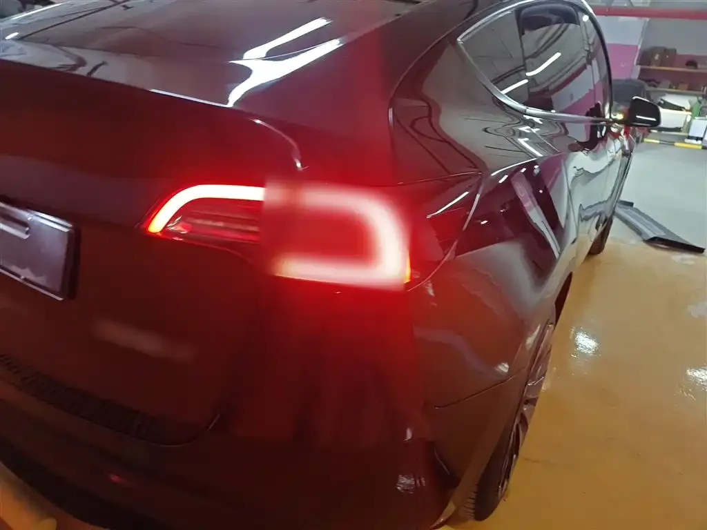 Tesla Model Y 2023 из CN, фото 9