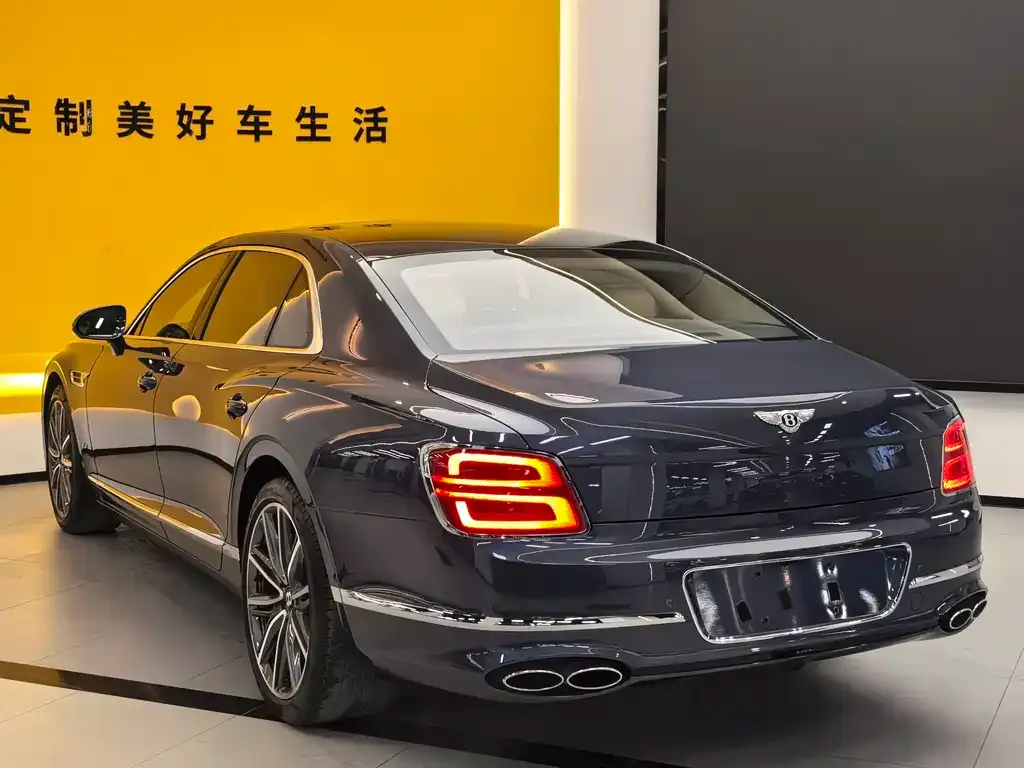 Bentley Flying Spur — фото 3