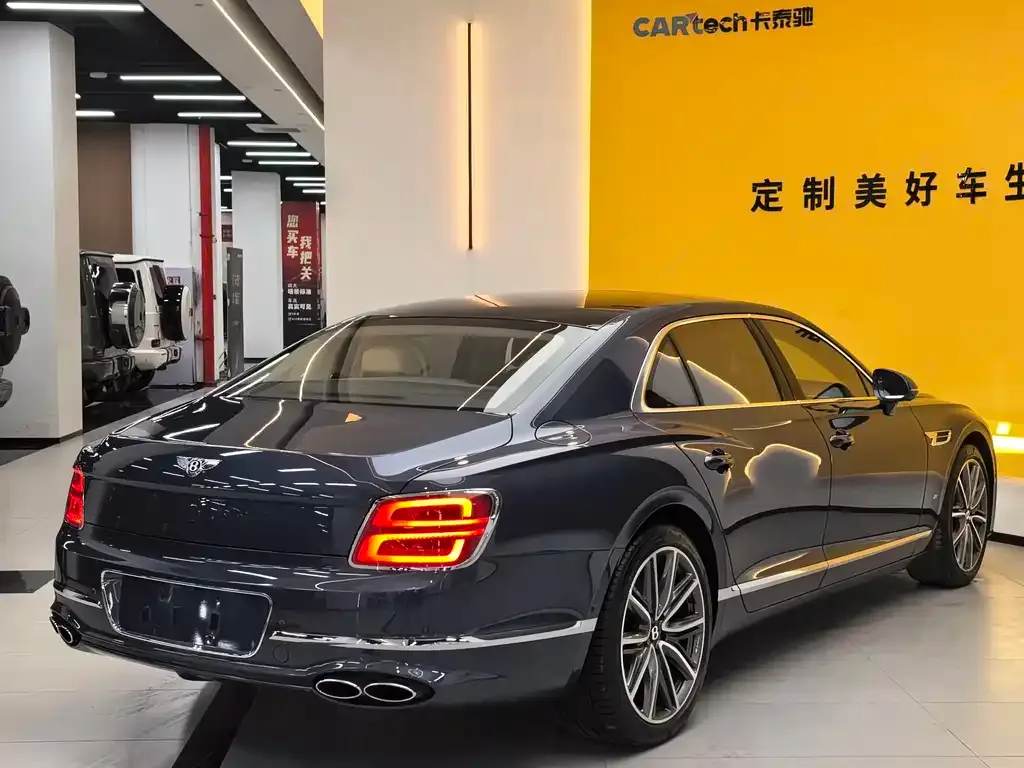Bentley Flying Spur — фото 6