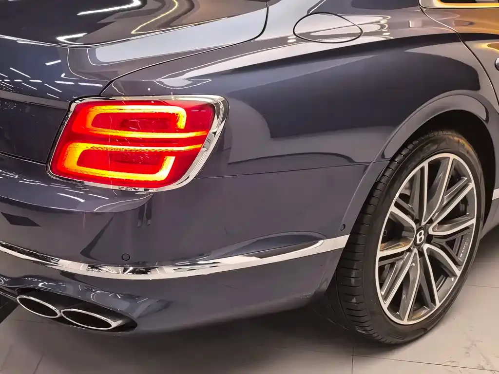 Bentley Flying Spur — фото 5